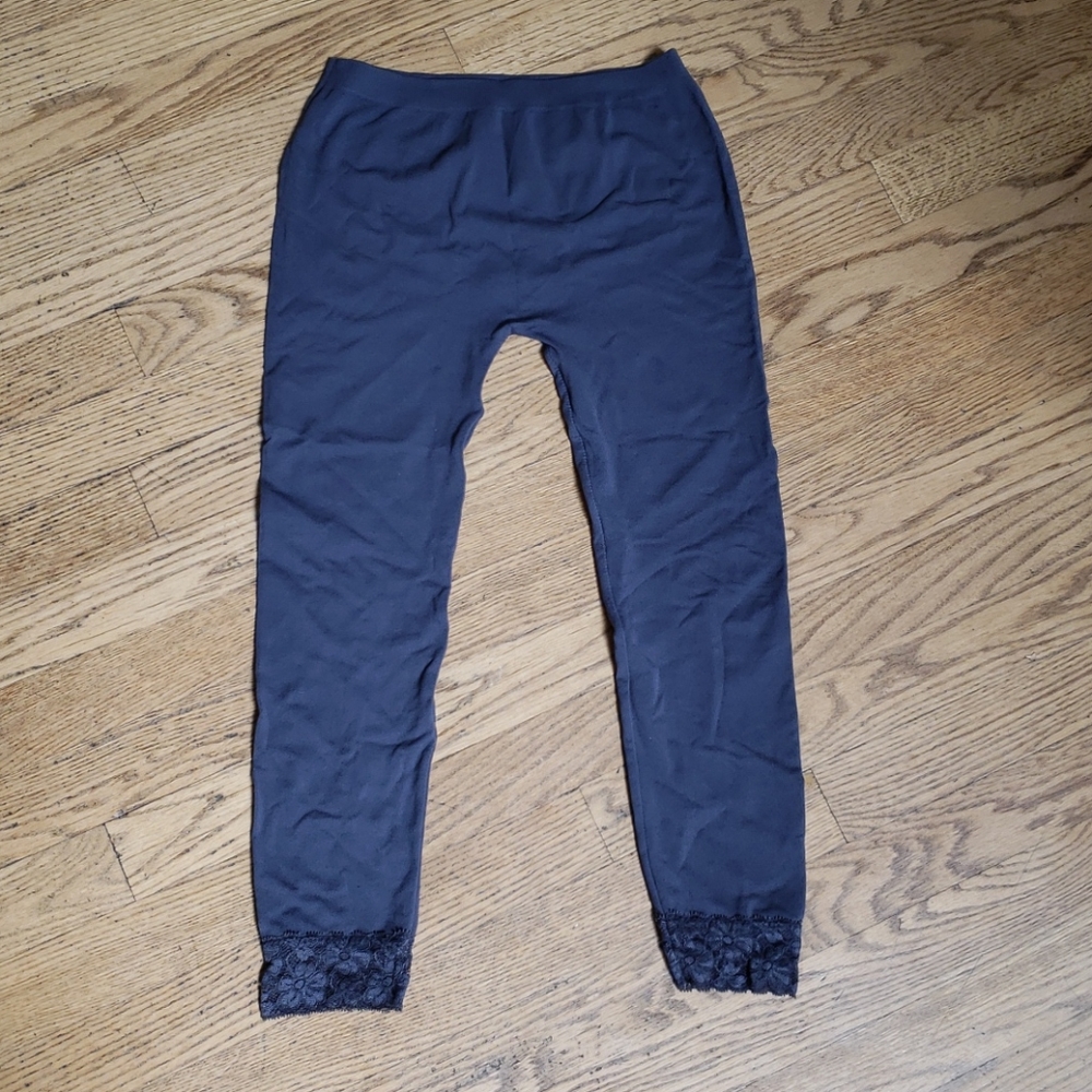 Gray leggings with lace trim on ankles